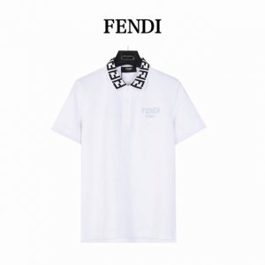 Fendi 芬迪 双F领口胸前刺绣字母短袖polo衫 采用100%棉双面珠地面料，拆解纱线分析，订织蜂窝四角网眼胚布，衣领为双系统提花定织扁机制成，有弹性，不变
