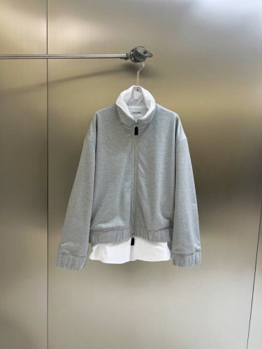 P550 新款发售 2025春夏新款 假两件亮葱拼接双层卫衣外套 宽松男友风版型 好看到炸的廊形版型 上身无敌酷飒 假两件拼接裁剪 整个设计简约时髦 定制的的银
