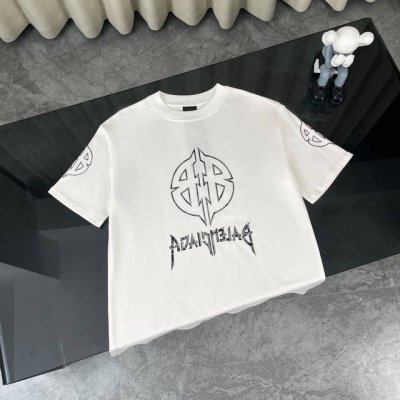 Balenciaga巴黎世家反转图案破裂印花Logo短袖T恤 面料: 300G重磅纯棉，随意对比 采用特定重磅32S精棉平纹针织面料，300克重；搭配32S+7