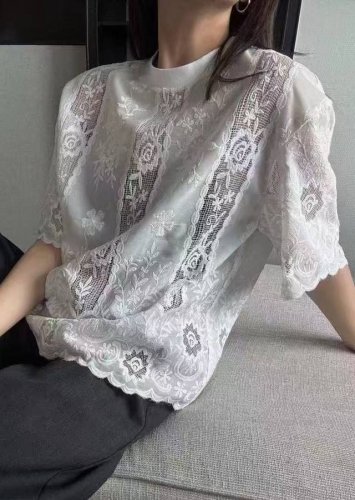 爆款客订镂空刺绣上衣出货啦 烧花镂空百搭蕾丝T恤女宽松夏季时尚减龄百搭短袖上衣 颜色：黑色 白色 码数：S一Xxl