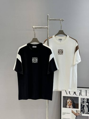 Loe*We罗意*威25S新款T恤.男女同款！拼接设计.撞色搭配.采用客供定制280G纯棉面料，柔软舒适.胸前立体刺绣设计.时尚又个性，永恒经典。原版定制三标齐