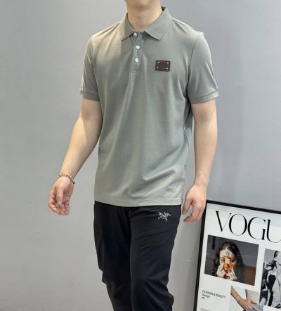 Moncle*蒙口25S新款翻领T恤.基础款polo推荐～订制品牌皮标呈现出销量榜首！经典品味又不失风度，干干净净的纯色.胸口精致品牌皮标工艺.百分百丝光珠地棉