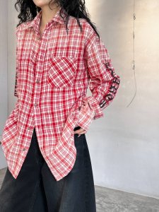 克罗心 新款衬衫 磨毛棉面料手感柔软肉感十足 定织格纹面料 杂色混纺质感十足 胸前后背印花设计 Oversize版型男女同款 尺码Sml