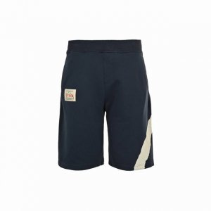 evisu 福神 25Ss 笔刷大M印花短裤 这条卫裤背面以亮眼笔刷大M装饰 配以Evisu家花刺绣 增添整体独特性 采用直筒剪裁 利落的线条与舒适感兼备 搭配