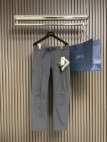 Descente 迪桑特夏季男款轻量快干裤。可应对多变的天气适用于攀岩、旅行或远足。轻度保暖，透气弹力，可防风雨。拉链为Ykk专用拉链！Fortius2.0 面