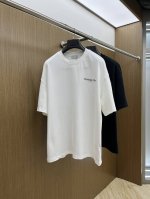 Cd Ss夏装新品 专柜在售 最新系列图案Logo短袖T恤 必须人手一件的节奏！ 进口顶极精梳棉面料，极为亲肤舒适 摸上去非常的细腻，质感很好，完美体现立体感