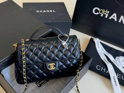 折叠盒 Size：25×16 Chanel香奈儿新款25P链条口盖手提包 时髦百搭，精致又复古 上面的Logo金属片很有时尚感！ 即典雅又复古，温柔又酷飒 超实