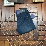 p260 Lv 路易威登 爆款来袭 新款新品 专柜有售 实体店已极品牛仔裤专柜原版1:1好货，适合各个年龄段。市场最高版本的欧洲进口面料。舒适柔软亲肤，上身效果