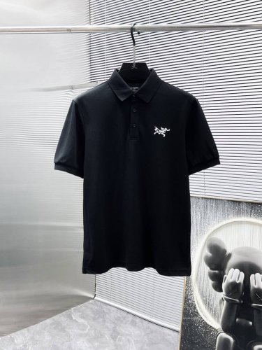 始祖鸟 2025Ss夏季新款 翻领短袖T恤 Polo衫，高端版本！专柜定制面料 透气舒适度高，细节无可挑剔，品牌元素设计理念，体现高品质。手感细腻柔软！呈现休闲