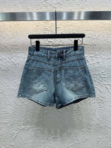 Louis Vuitton Lv 驴家双口袋立体四叶草字母洗水牛仔短裤 款号：25670104844 颜色：蓝色 尺码：Sml S腰围64裤长31 M腰围68裤