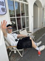 Prada普拉达百慕大短裤 面料：40S双面双股面料 360G 这款百慕大短裤配有大号侧面口袋、尼龙饰带和旁开扣，呈现简约、实用的功能性设计。裤身采用Re-Ny
