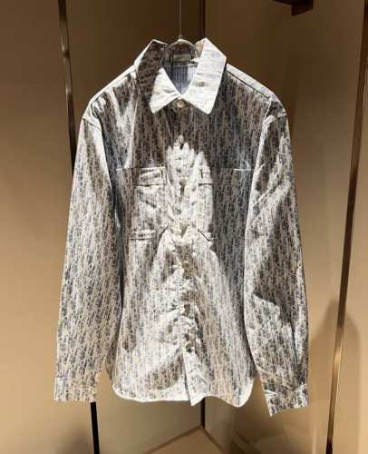 dior 迪奥2025早春新款男女同款衬衣，品牌最新设计元素！既不单调也不复杂,恰到好处的展现品味！客供定制进口牛仔面料！面料独具的高奢立体感呈现简约优雅气质！