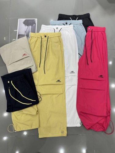 balenciaga 巴黎世家 新款工装裤来咯撞色绑带 定制刺绣Logo 颜色搭配超好看 满满得夏季氛围感 裤脚调节两穿 面料薄薄滴 舒适透气 时尚潮酷减龄必备