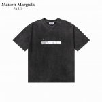 Maison Martin Margiela 马吉拉25Ss 烫银胶带款短袖T恤 采用订色订染毛圈纯棉衣面，250G双股双纱，手感舒适 进口针织针梳棉进行制作，