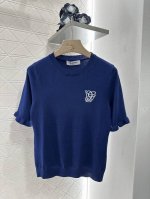 valentin*2025新品上架 花边袖针织短袖 定制Yb羊毛纱线织造 质感光泽 舒适弹力 针织短袖上衣剪裁 通体利用密实钩针肌理交织 精致细腻显品质 凸显穿