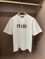 p250 fd 2025春夏新品，优选特定原版开发330支双股精棉平纹面料，上身挺阔舒适度佳，外穿内搭随意搭配，男女同款 尺码S-Xxxl
