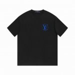 Lv 馿家 新款印花短袖T恤 *定制280克全棉面料，面料柔软，亲肤舒 *非常简约大气的一款 无论是上身舒适度都是无可比拟的存在，诠释你的奢华与品位，打造你的时