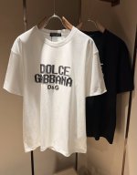 dolce&Gabba*A 杜嘉*纳2025春夏新款男女同款短袖T恤，专柜同步发售！定制专属纯棉面料，胸前字母Logo图案压胶工艺设计！简约大方，从容百搭，档次