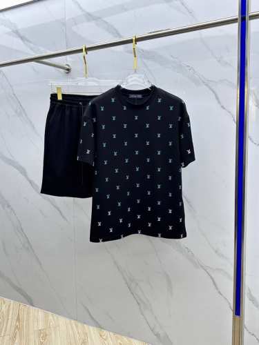 LV*路易威登 春夏套装版型M-Xxxl 最新最顶级平纹黑色贴标刺绣套装 定制面料 顶级品质在售 一站式制作工艺 采用进口高端订制进口丝线手感一流 上身挺拔有型