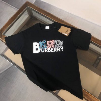 Burberry 巴宝莉 夏季新款圆领短袖T恤 270克重磅高端纯棉面料 手感质感都极完美 修身裁剪设计干净利落 时尚又好看 走线做工非常精致 版型效果超赞 而