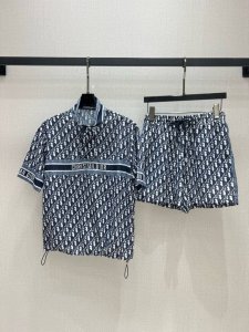 强烈推荐 Dio*2025春夏新款 经典老花短裤套装 高级大气 满满的穿搭高级感 创新面料 轻盈柔软 实物非常赞 上身洋气百搭 美美哒 高品质做工看细节 一个色