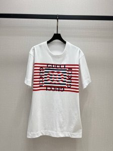 强烈推荐 Guc*2025春夏新款 复古条纹标识印花短袖T恤丨独家高版出品 真的毫无抵抗力 夏天真是拒绝不了 一整个上身就不想脱下的舒适绝佳亲肤感 定制面料配合