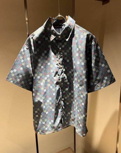 Louis Vuit*On 路易*登 2025春夏新款轻奢男女同款套装，路易家族的新高端，细节品质永远的那么完美无瑕，重工洗水，全景Logo图案设计！创意设计层