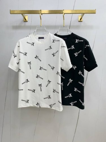 sslv纯棉最新面料经典标识图案Logo时尚简约潮流短袖，最顶级的品质专柜原单短袖，顶级制作工艺进口面料，专柜款独特设计，采用进口高端订制面料。官网在售！面料版