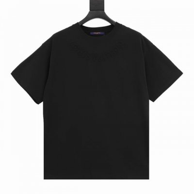 款号Y707 Louis Vuitton 路易威登24Ss 暗纹领口字母及老花压花浮雕短袖T恤 面料采用260G爽滑双纱面料 上身效果超飒超惊艳 100%区别市