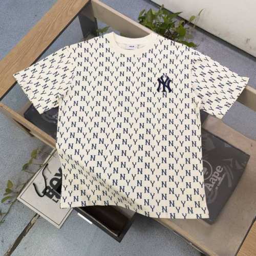 款号：Yy901 高版本 2025新款Mlb洋基队Ny经典刺绣小标Logo满印字母图案印花休闲情侣短袖T恤，选用了260克双纱爽滑棉面料制作而成。精细的做工和清