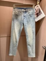 阿玛尼 2025春夏新款！高端订制修身商务直筒牛仔裤 原版五金辅料 日常商务休闲都完全适用的款，上身效果超正，立体修身提臀，腿部线条完全得到彰显，含天丝特殊棉面