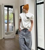 上新！Vans 万斯新款短袖T恤！标志性Logo Tee ！高密针织圆领设计，平整简约！亲肤透爽！面料的柔软性舒适性无可挑剔！男女均可驾驭，打破性别局限性。 尺