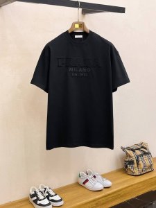 普拉达2025新款原单男士休闲打底短袖T恤 高端定制 高版本 时尚百搭爆款宽松版型原版进口420克双股纯棉面料 螺纹袖口.领口衣摆 手感超柔软细腻 穿着亲肤舒适