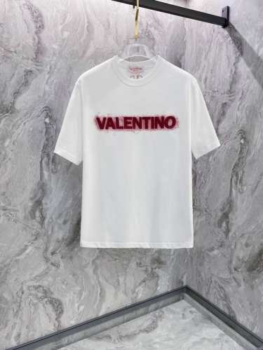 vltn# 2025春夏新款圆领 首发专柜最新款短袖圆领T恤 高端订制 设计前卫时尚 品牌Logo重工艺设计 高端定制原版面料 手感柔软 上身穿着舒适 专柜级别