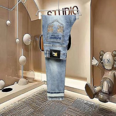 主推.长期有货 巴宝莉 高品质 官网高端新品原单少数帅爆牛仔裤 百分百原单 百搭神器 今年最新流行的风格设计款式 采用进口棉花制作成的单宁布 上身舒适 剪裁设计