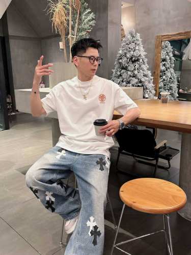爱马仕 2025春夏新款首发专柜最新款短袖圆领T恤 高端订制 设计前卫时尚！品牌Logo重工艺设计 高端定制丝光云朵棉面料.手感柔软.穿着舒适.专柜级别精致车线