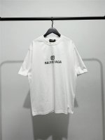 高版本 质量很好 巴黎世家 Balenciaga胸前马赛克模糊印花 双B重影字母男女同款刺绣字母短袖T恤 此款尺码偏大 最小Xs穿到145斤左右 最大穿到200