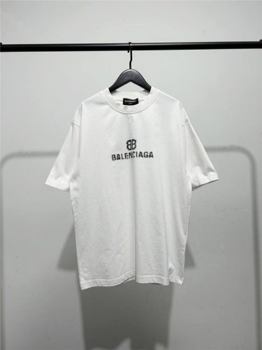 高版本 质量很好 巴黎世家 Balenciaga胸前马赛克模糊印花 双B重影字母男女同款刺绣字母短袖T恤 此款尺码偏大 最小Xs穿到145斤左右 最大穿到200