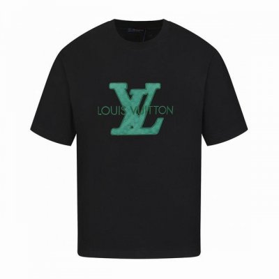 路易威登 Louis Vuitton 夏季新款 经典字母绿色刺绣圆领短袖T恤 非常时髦前卫的一款男女同款短袖 标识Logo图案刺绣修饰 区别于以往的不同 宣示品
