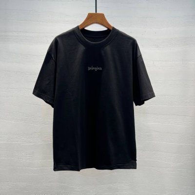 巴黎 2025夏季新款短袖 走秀款 今年最新最条纹设计 非常洋气 独家定制原版面料 最新刺绣图案设计 垂感超好不易褶皱 不起球 透气舒适 细节走线完美无瑕疵 上