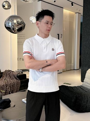 230蒙口 2025 新品短袖Polo，帅气时尚，顶级定位顶织字母Logo，简约百搭款。面料针织 不仅挺括，保持潮流的廓形，又穿着舒适，纱织更细腻，码数M-3X