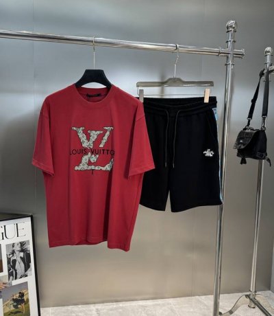 上衣 裤子 驴牌*25S新款夏季休闲五分短裤可搭配套装！男女同款！新款Logo织带搭配简单高级暗蓝色亮点点缀品牌形象.采用百分百天丝面料.柔软舒适感满满.原厂五