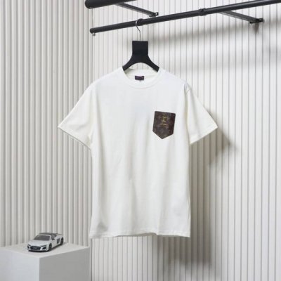louis Vuitton 路易威登 24Ss 老花皮标假口袋短袖 采用双股双纱全棉面料，手感更加舒适.亲肤透气不起 球！定制对色螺纹 原版开发，手感柔顺不变形
