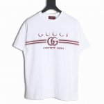 Gucci 古驰 24Ss 周年限定条纹短袖T恤 工艺讲解 虽说是普通的丝网印花 但也是要精准画图让每一个网点都精准对位 颜色也是改了又改才做到一致的暗红色效果