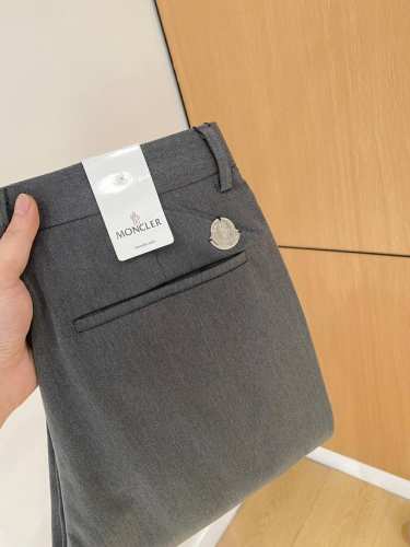 moncler蒙口 休闲裤 西裤2025Ss春夏新款 高级定制裤子专用面料 定制原版五金 重工工艺打造 车工走线精细 定制面料 柔软舒适 质感显著 辅料精美 上