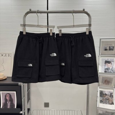 tnf 北面夏季新款大口袋刺绣休闲工装短裤 男女同款 双侧口袋设计 成衣水洗工装短裤 随意对比的高品质工装短裤。 全部三标齐全 休闲运动百搭的短裤，多口袋设计这