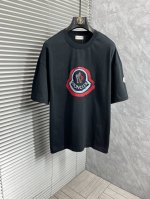 220 蒙口‘’2025Ss双F印花标识短袖T恤，100％棉质，前幅Logo印花标识，领口采用双针走线，锁链底拉肩包边，四线密边，一寸13针，高品质做工，1:1