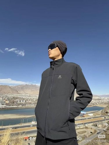 压胶顶级版本！ Kailas 凯乐石 双色匠心品质M8早春春季登山户外防风防水立领夹克外套 区别市场通货 胸前重工经典刺绣Logo 软壳外套的版型设计经过精心考