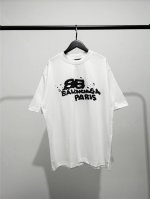 高版本 质量很好 原版包装 柜子最新款领标 巴黎世家 Balenciaga男女同款泼墨印花字母短袖T恤 此款尺码偏大 最小Xs穿到 斤左右 最大穿到220斤 巴