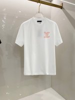 lv 2025早春新款男女同款短袖T恤，！定制专属纯棉面料，定制原版工艺螺纹，胸前重工字母Logo工艺设计！简约大方，从容百搭，档次极高，完美融入时尚还有风情感